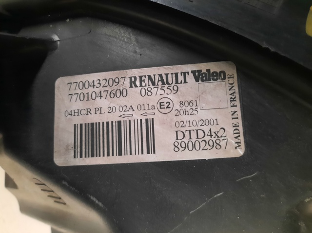 Reflektor prawy 89002987 RENAULT