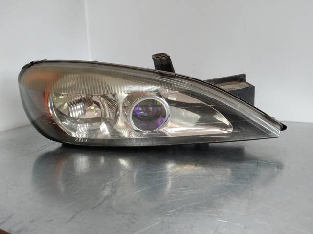 Reflektor prawy 89003045 NISSAN