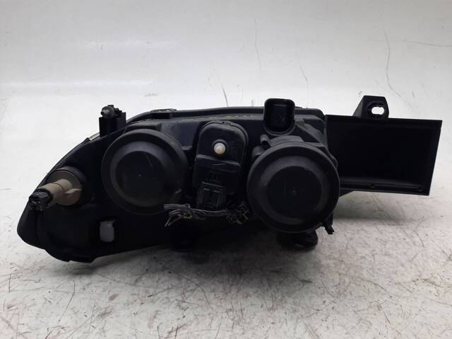 Reflektor prawy 89003045 NISSAN