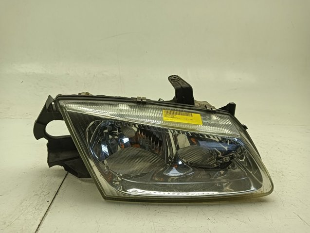 Reflektor prawy 89003330 NISSAN