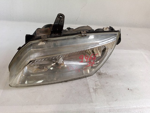 Reflektor lewy 89003331 NISSAN