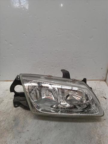 Reflektor prawy 89004507 NISSAN