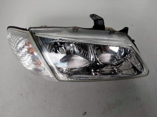 Reflektor prawy 89004855 NISSAN