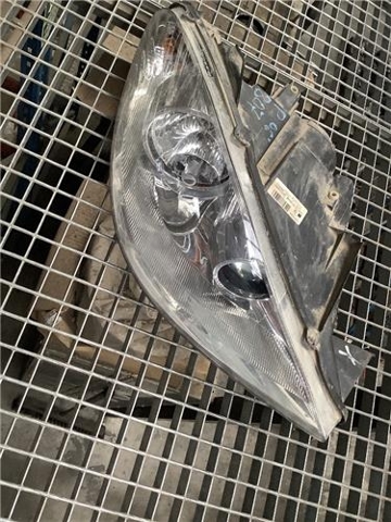 Reflektor prawy 89007050 PEUGEOT