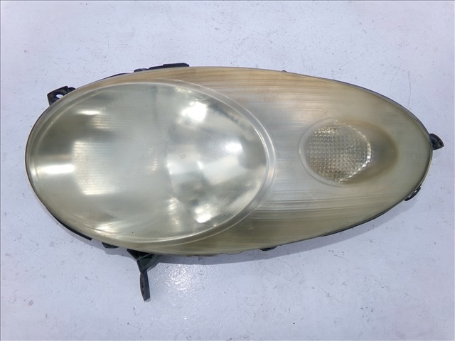 Reflektor lewy 89007101 NISSAN
