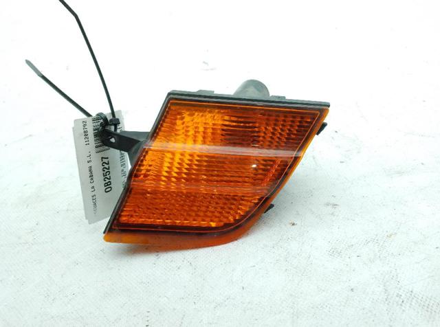 Reflektor lewy 89007101 NISSAN