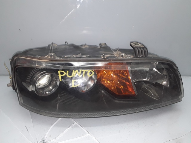 Reflektor prawy 89100448 FIAT