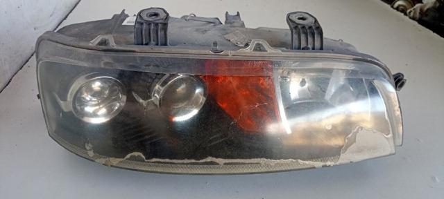 Reflektor prawy 89100448 FIAT