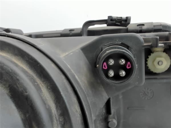 Reflektor prawy Audi 80 8C2