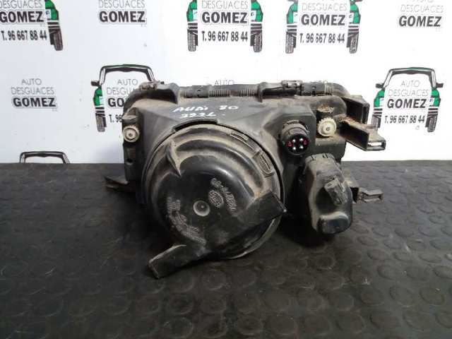 Reflektor prawy Audi 80 8C2