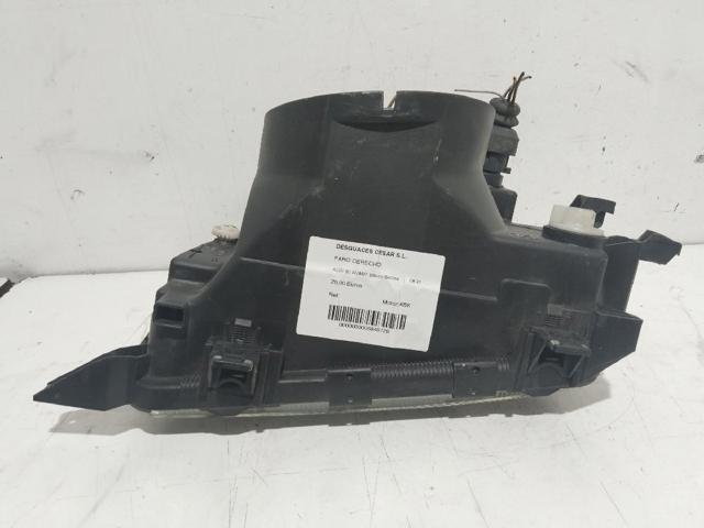 Reflektor prawy Audi 80 8C2