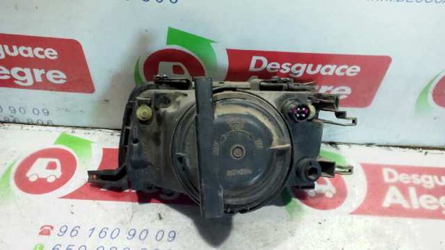 Reflektor prawy Audi 80 8C2