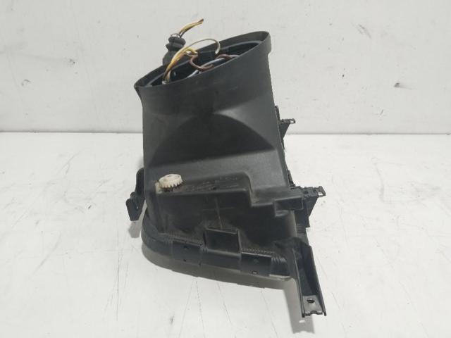 Reflektor prawy Audi 80 8C2