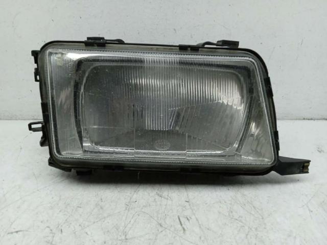 Reflektor prawy Audi 80 8C2