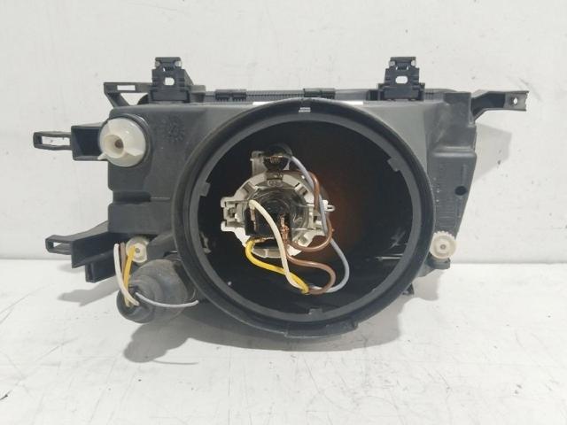 Reflektor prawy Audi 80 8C2