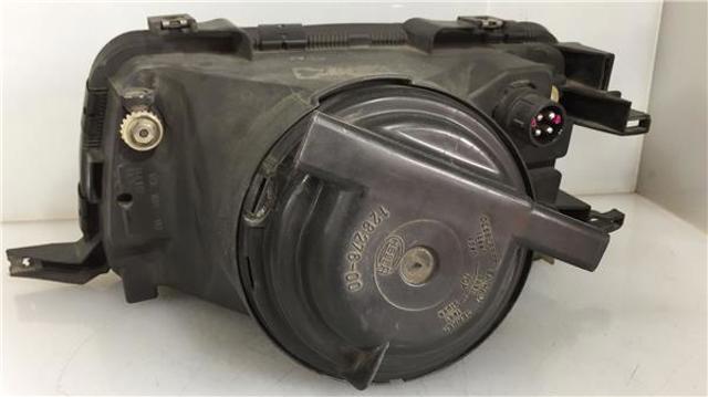 Reflektor prawy Audi 80 8C2