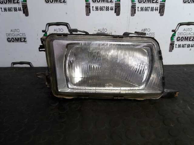 Reflektor prawy Audi 80 8C2