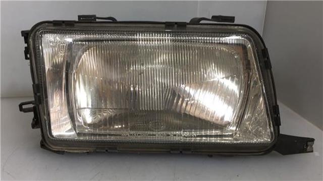 Reflektor prawy Audi 80 8C2