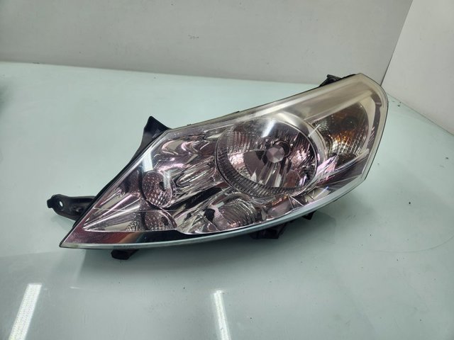 Reflektor lewy 89901161 PEUGEOT