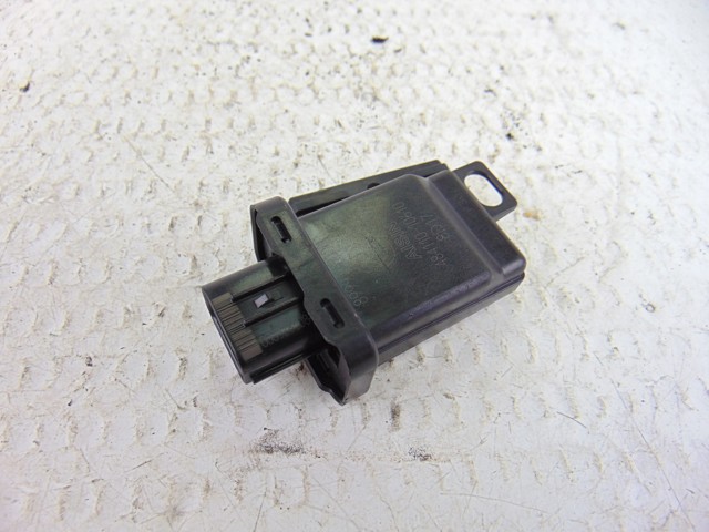 Czujnik bezkluczykowego dostępu do drzwi (odbiornik klucza) 8999130040 SUBARU