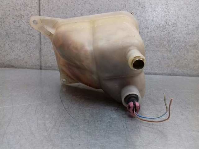 Zbiorniczek wyrównawczy układu chłodzenia 8A0121403 VAG