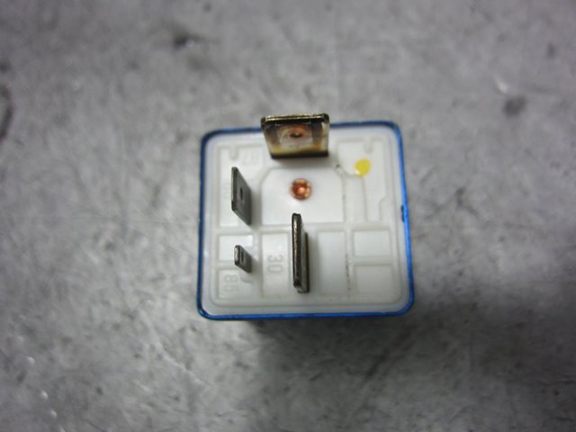 Przekaźnik świec żarowych Audi A8 4D2, 4D8