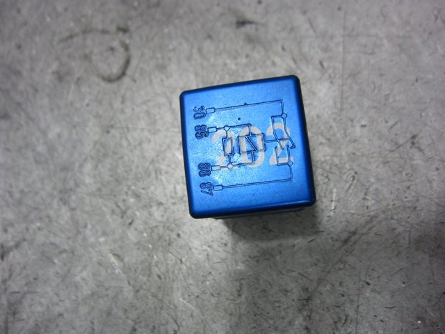 Przekaźnik świec żarowych Audi A8 4D2, 4D8