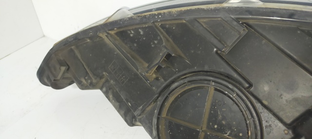 Reflektor prawy 8A6113W030AJ FORD