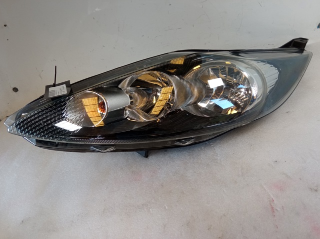 Reflektor prawy 8A6113W030AJ FORD