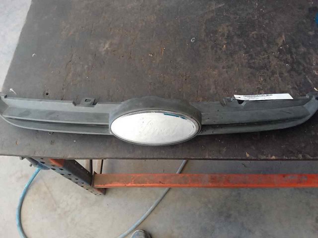 Atrapa chłodnicy Ford Fiesta CB1