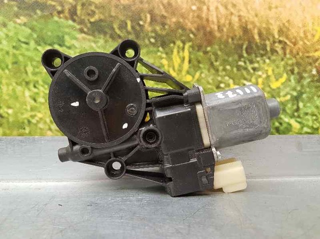 Mechanizm podnoszenia szyby drzwi przednich prawych 8A61A23208AE FORD