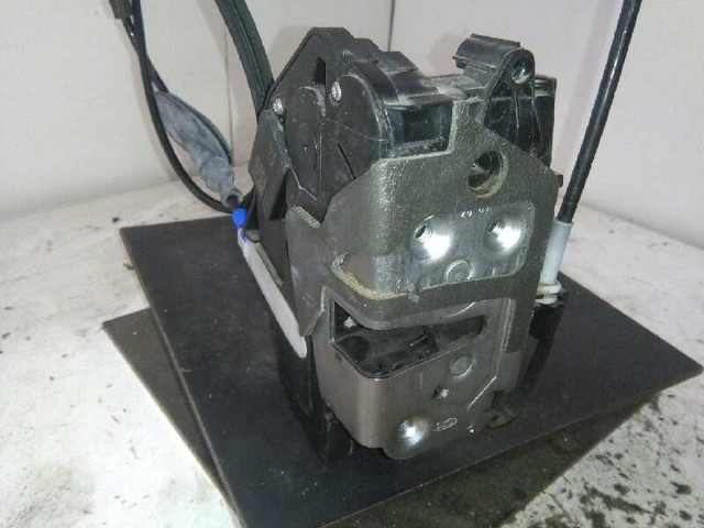 Zamek drzwi przednich prawych 8A6AA21812BD FORD