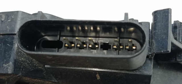 8A6AA21813AD Ford