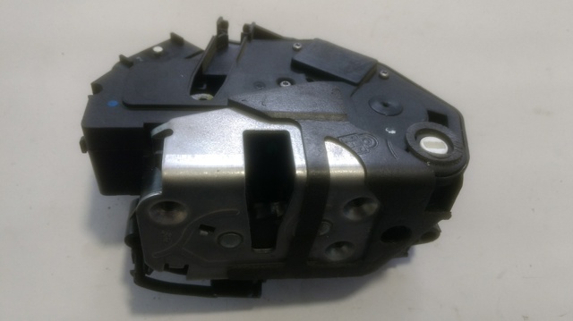 Zamek drzwi tylnych prawych 8A6AA26412AF FORD