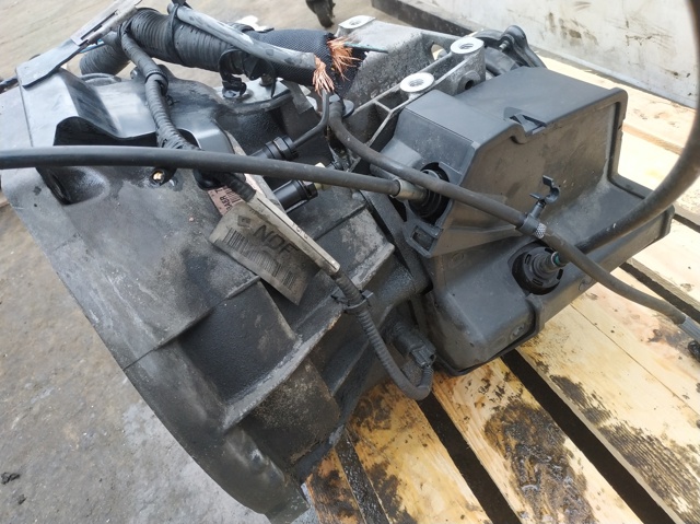Mechaniczna skrzynia biegów w komplecie 8A6R7002FA FORD