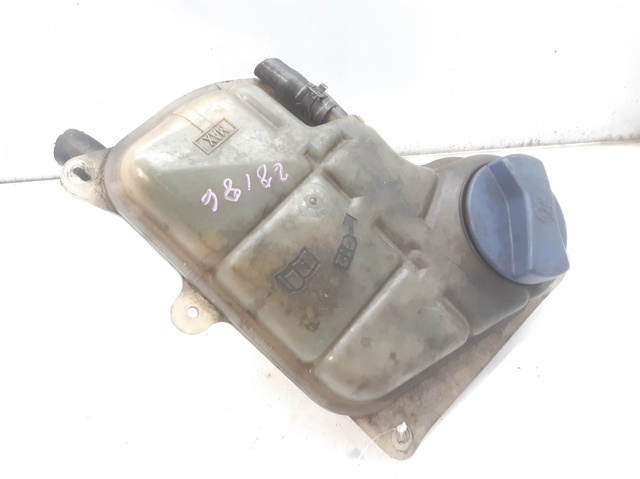 Zbiorniczek wyrównawczy układu chłodzenia 8D0121403L VAG