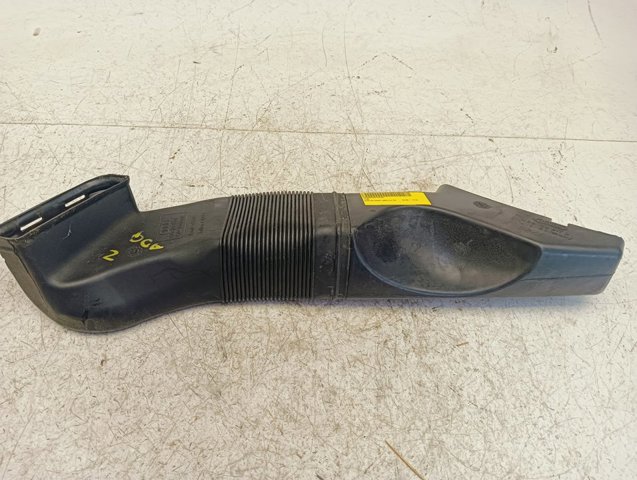 Króciec powietrza, wlot filtra powietrznego 8D0129617 VAG