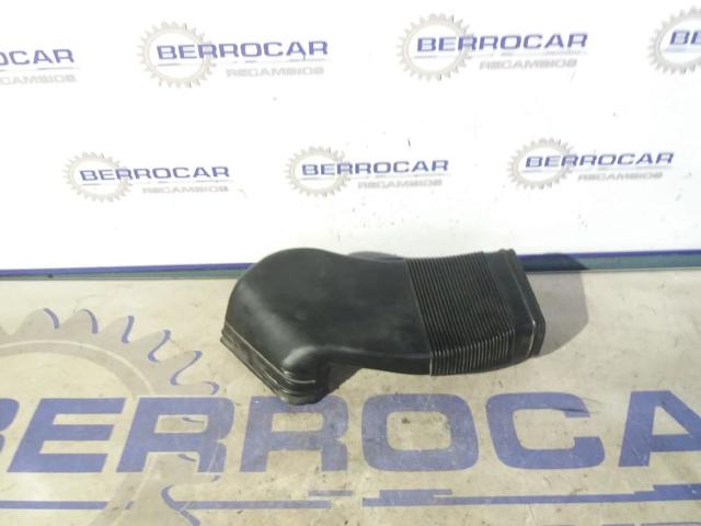 Króciec powietrza, wlot filtra powietrznego 8D0129617 VAG