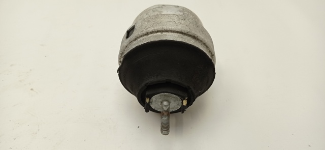 Poduszka (podpora) silnika lewa 8D0199379J VAG