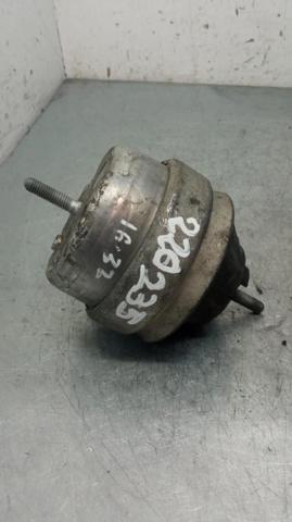 Poduszka (podpora) silnika lewa 8D0199379J VAG