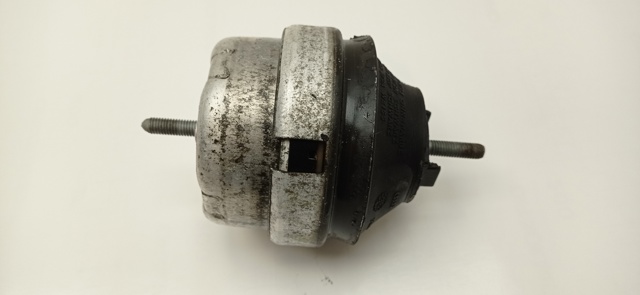 Poduszka (podpora) silnika lewa 8D0199379M VAG