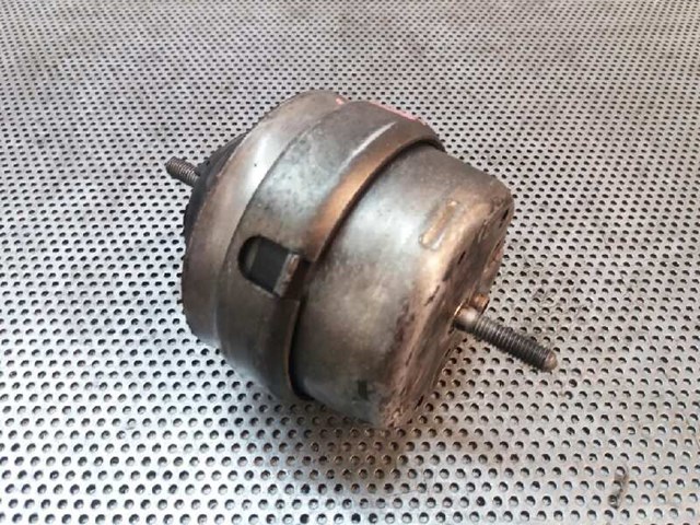 Poduszka (podpora) silnika prawa 8D0199382M VAG