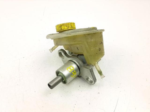 Główny cylinder hamulców 8D0611021B VAG