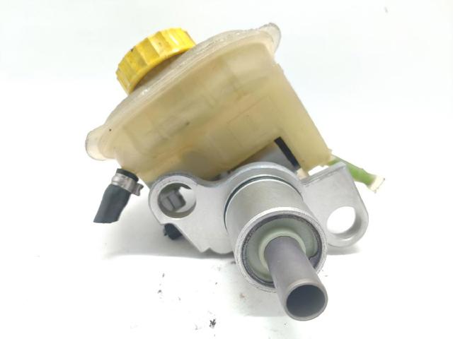 Główny cylinder hamulców 8D0611021B VAG