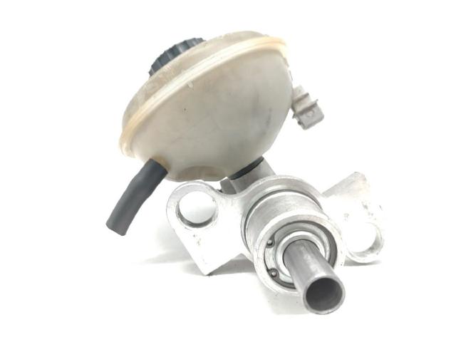 Główny cylinder hamulców 8D0611021B VAG