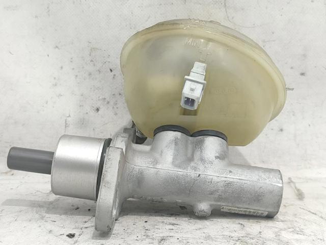 Zbiorniczek głównego cylindra hamulcowego (płynu hamulcowego) 8D0611301 VAG