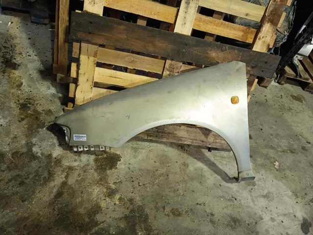Błotnik przedni lewy Audi A4 8D2
