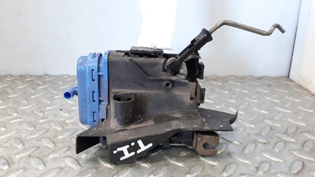 Zamek drzwi tylnych lewych 8D0839015A VAG