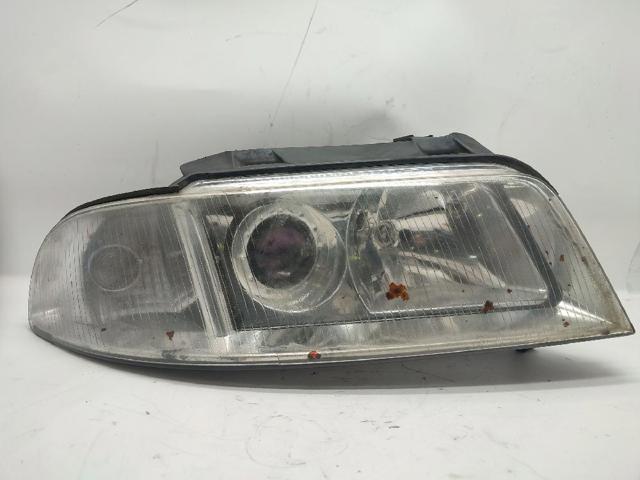 Reflektor prawy 8D0941004AK VAG