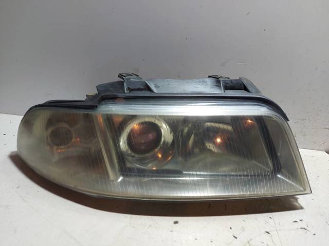 Reflektor prawy 8D0941004AK VAG